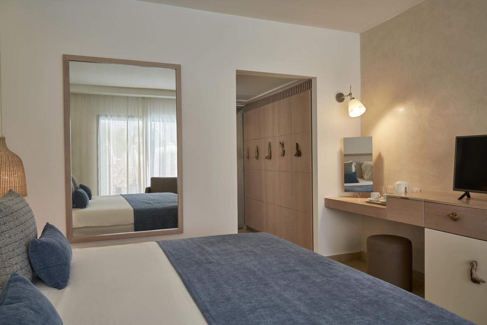 Atlantica Aeneas Resort 아이아 나파 외부 사진