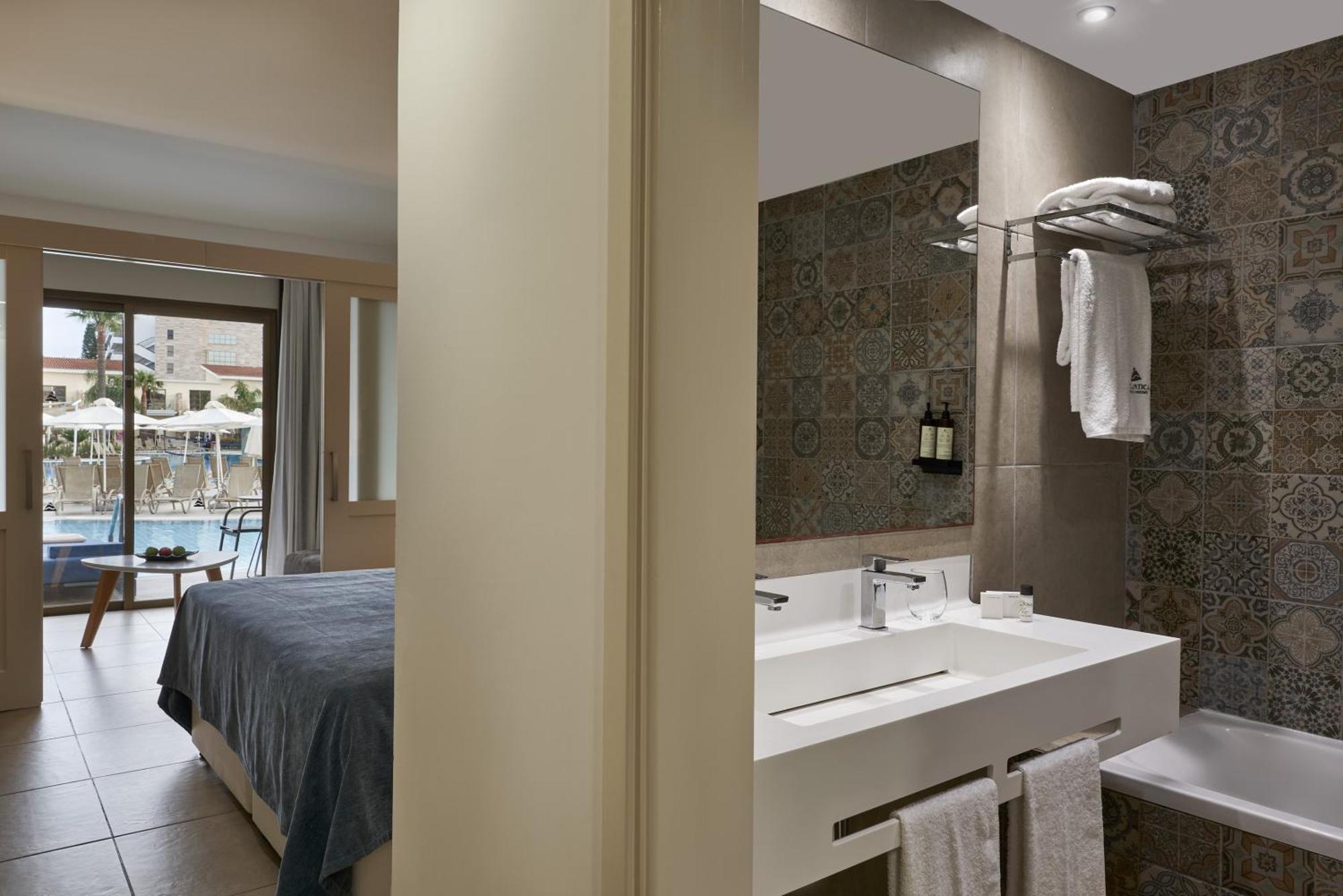 Atlantica Aeneas Resort 아이아 나파 외부 사진