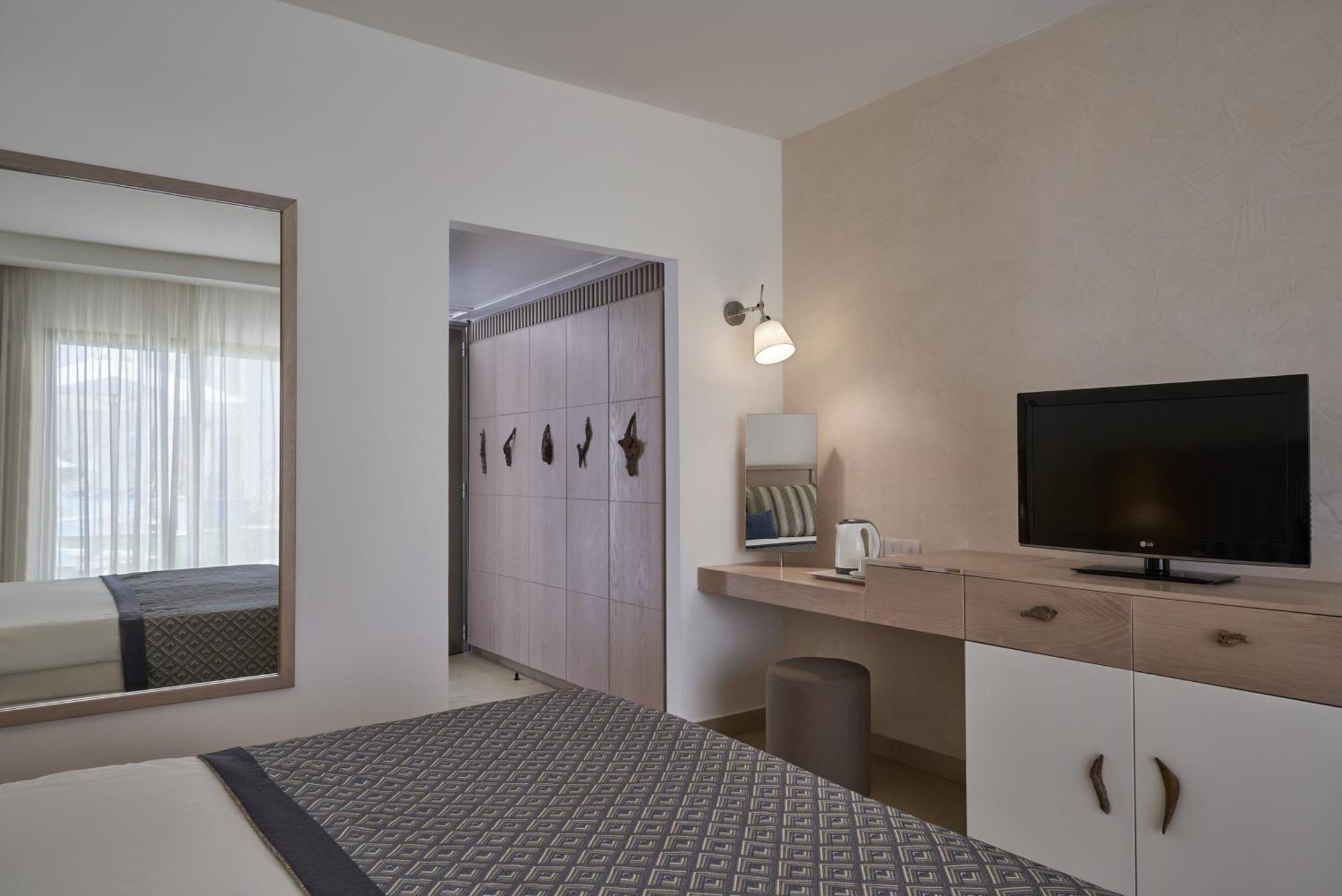 Atlantica Aeneas Resort 아이아 나파 외부 사진