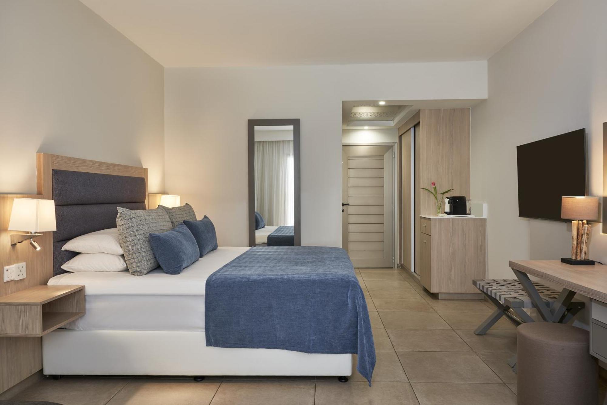 Atlantica Aeneas Resort 아이아 나파 외부 사진