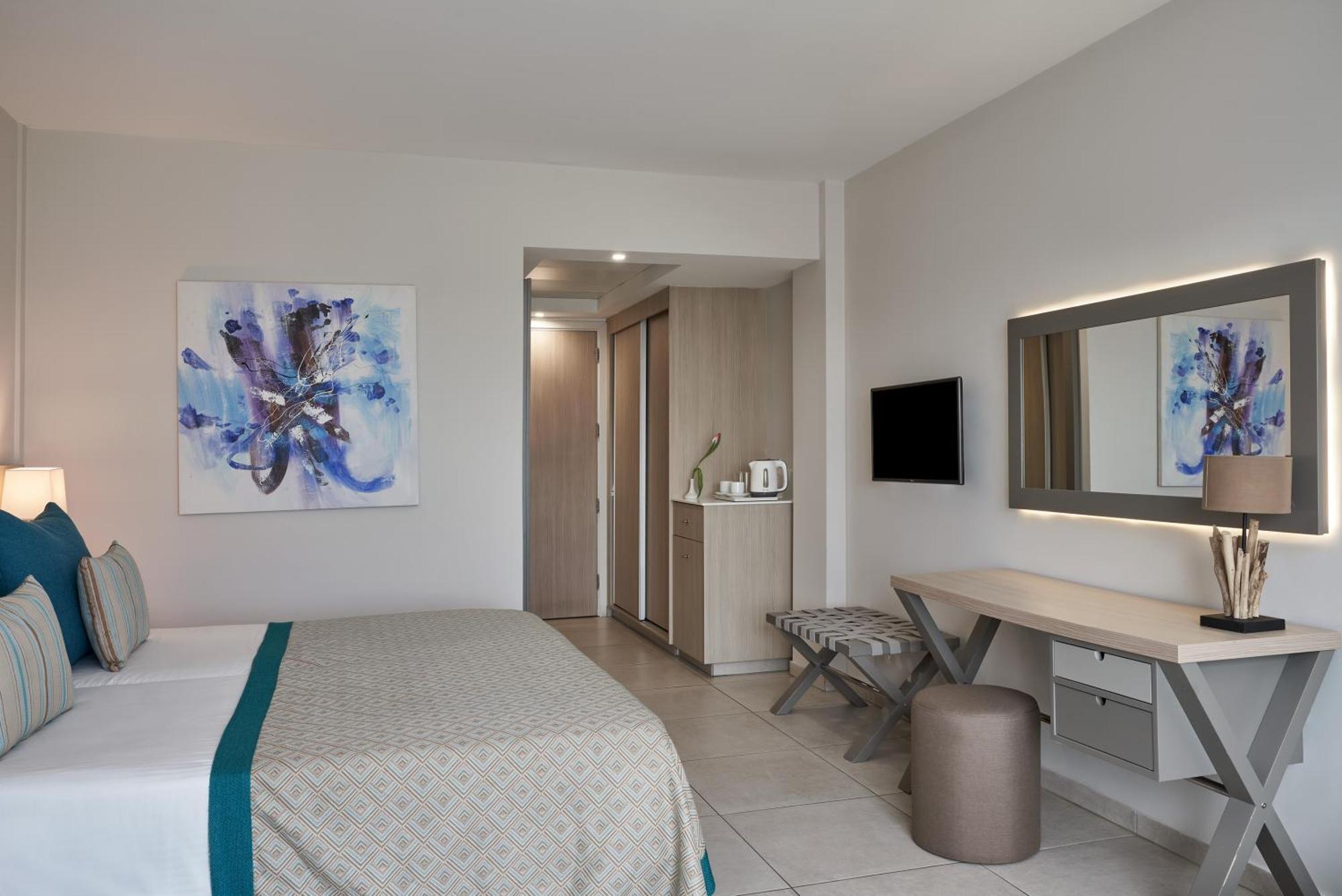 Atlantica Aeneas Resort 아이아 나파 외부 사진