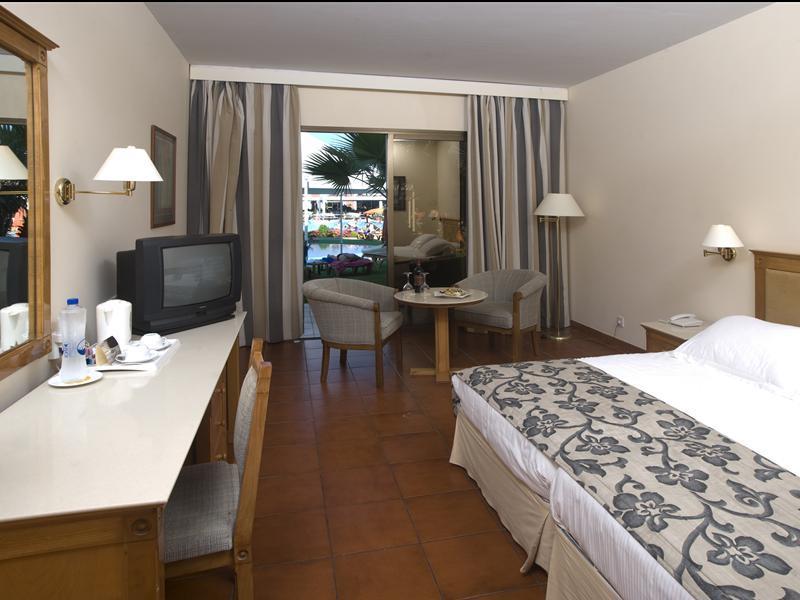 Atlantica Aeneas Resort 아이아 나파 객실 사진
